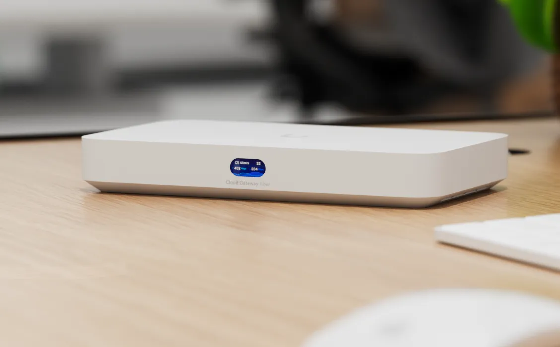 Ubiquiti UCG-Fiber | Kontroler | Switch/Cloud Gateway, 4x 2.5GbE RJ45, 2x SFP+ miniatura 2