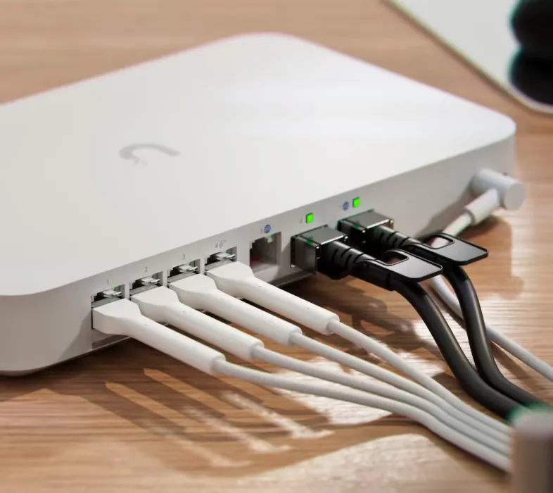 UBIQUITI UXG-FIBER DESKTOP 10G INDEPENDENT GATEWAY, 4-PORT 2.5 GBE SWITCH